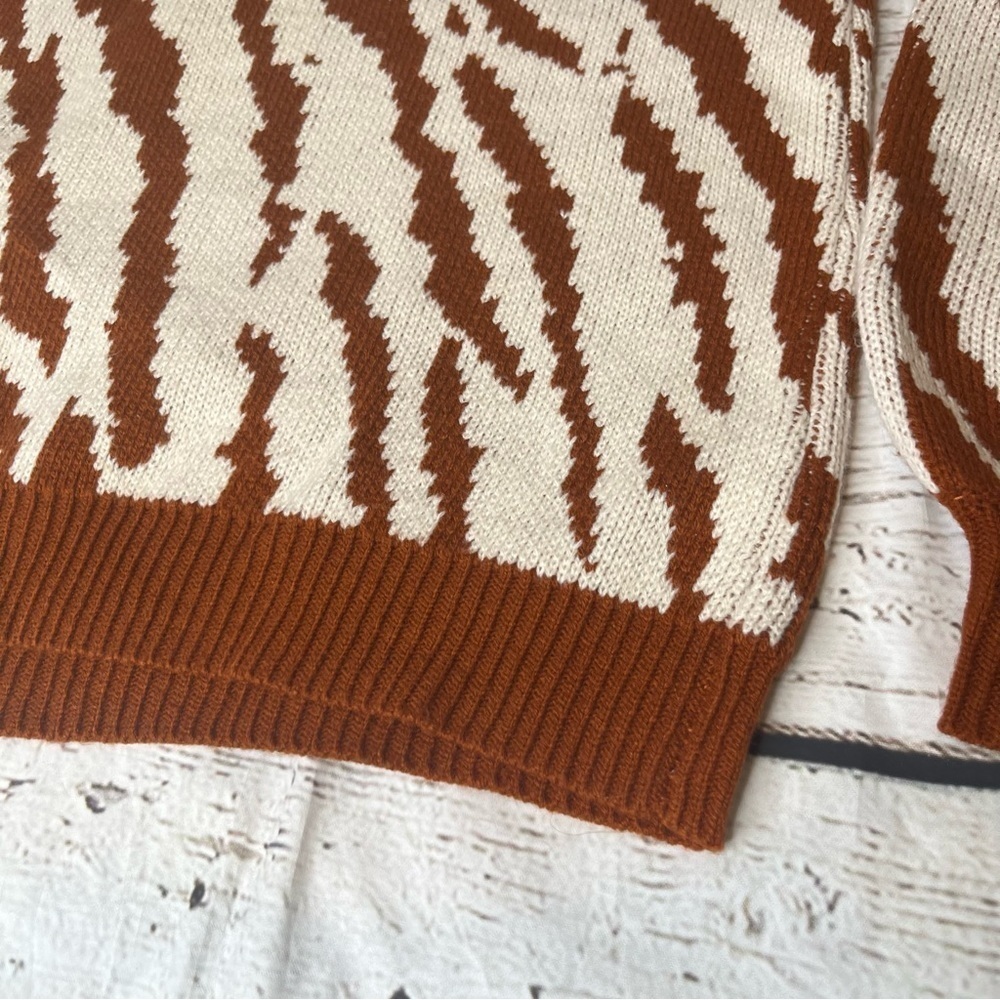 BB Dakota by Steve Madden Riga Zebra Jacquard Sweater Size L - Picture 5 of 8